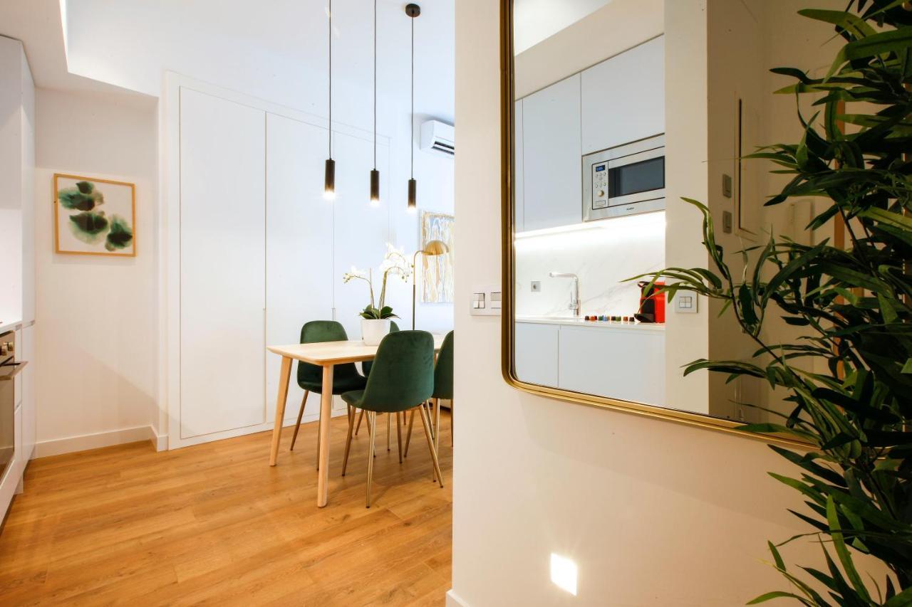 Tirso Suite Madrid Exteriör bild