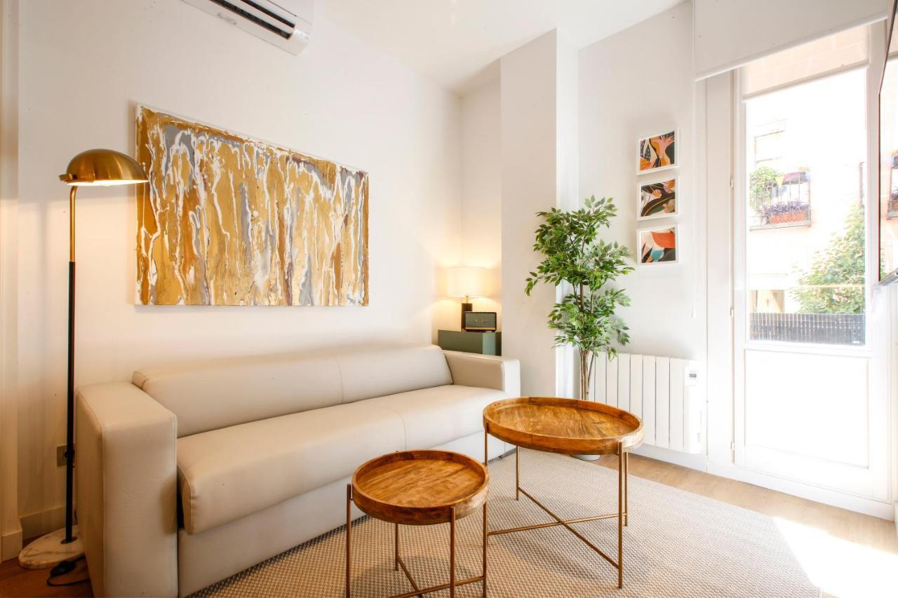 Tirso Suite Madrid Exteriör bild
