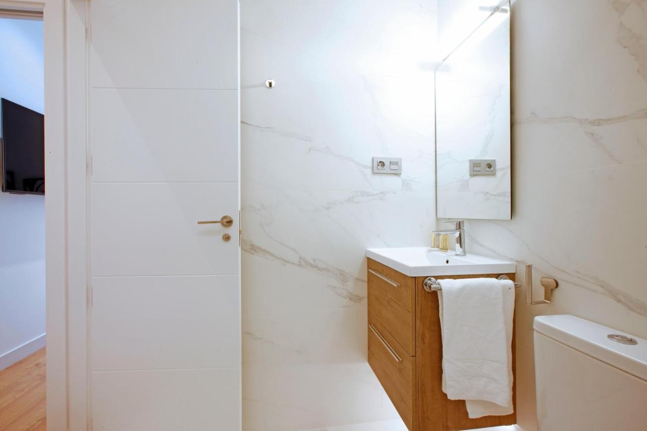 Tirso Suite Madrid Exteriör bild
